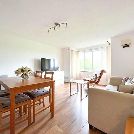 Lovely 2 Bedroom Flat With Free Parking, Great Transport Links To Central London, The Excel Centre, Canary Wharf And The O2! Buitenkant foto