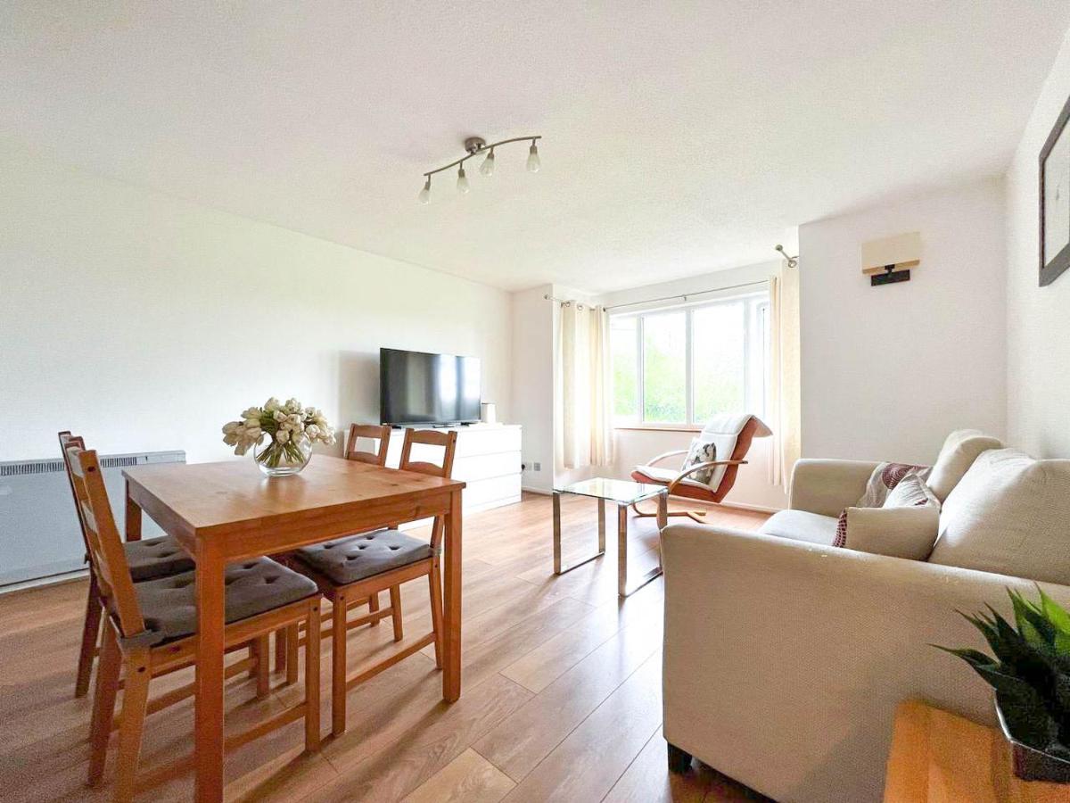 Lovely 2 Bedroom Flat With Free Parking, Great Transport Links To Central London, The Excel Centre, Canary Wharf And The O2! Buitenkant foto