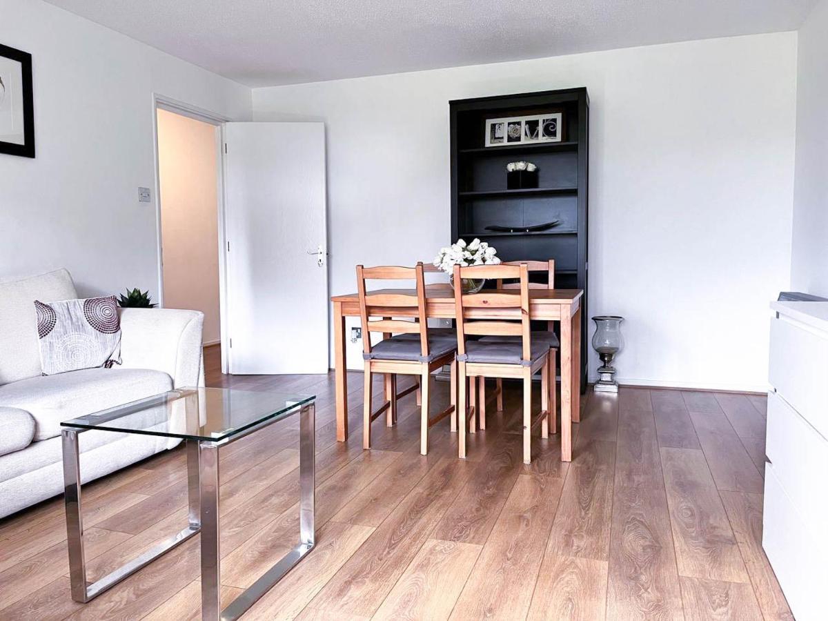 Lovely 2 Bedroom Flat With Free Parking, Great Transport Links To Central London, The Excel Centre, Canary Wharf And The O2! Buitenkant foto