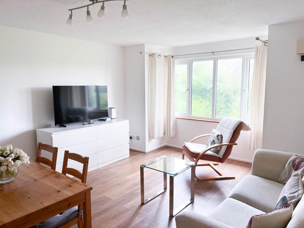 Lovely 2 Bedroom Flat With Free Parking, Great Transport Links To Central London, The Excel Centre, Canary Wharf And The O2! Buitenkant foto