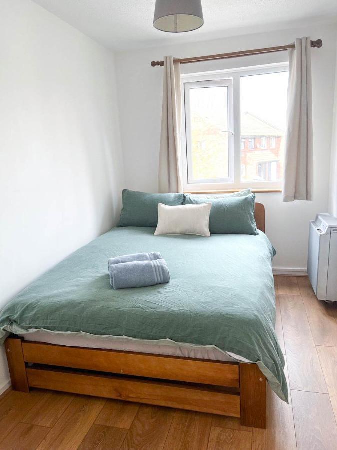 Lovely 2 Bedroom Flat With Free Parking, Great Transport Links To Central London, The Excel Centre, Canary Wharf And The O2! Buitenkant foto