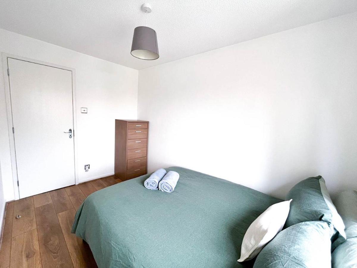 Lovely 2 Bedroom Flat With Free Parking, Great Transport Links To Central London, The Excel Centre, Canary Wharf And The O2! Buitenkant foto