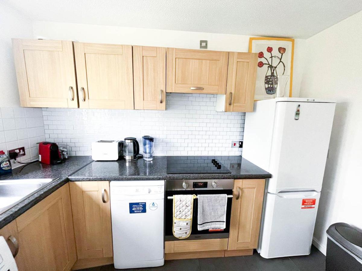 Lovely 2 Bedroom Flat With Free Parking, Great Transport Links To Central London, The Excel Centre, Canary Wharf And The O2! Buitenkant foto