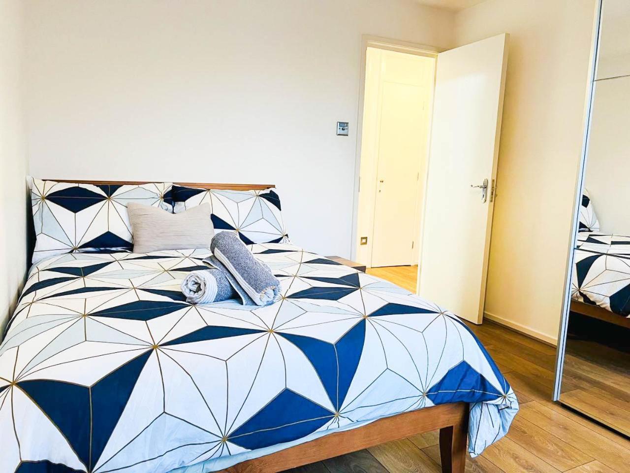 Lovely 2 Bedroom Flat With Free Parking, Great Transport Links To Central London, The Excel Centre, Canary Wharf And The O2! Buitenkant foto